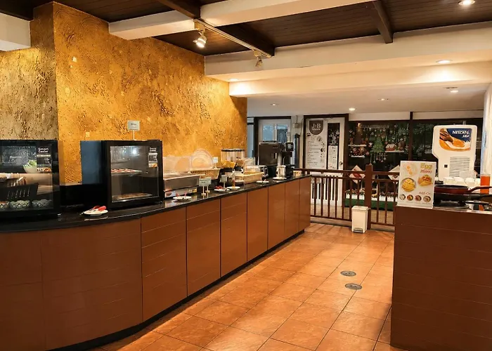 沃拉布里素坤逸酒店 3*